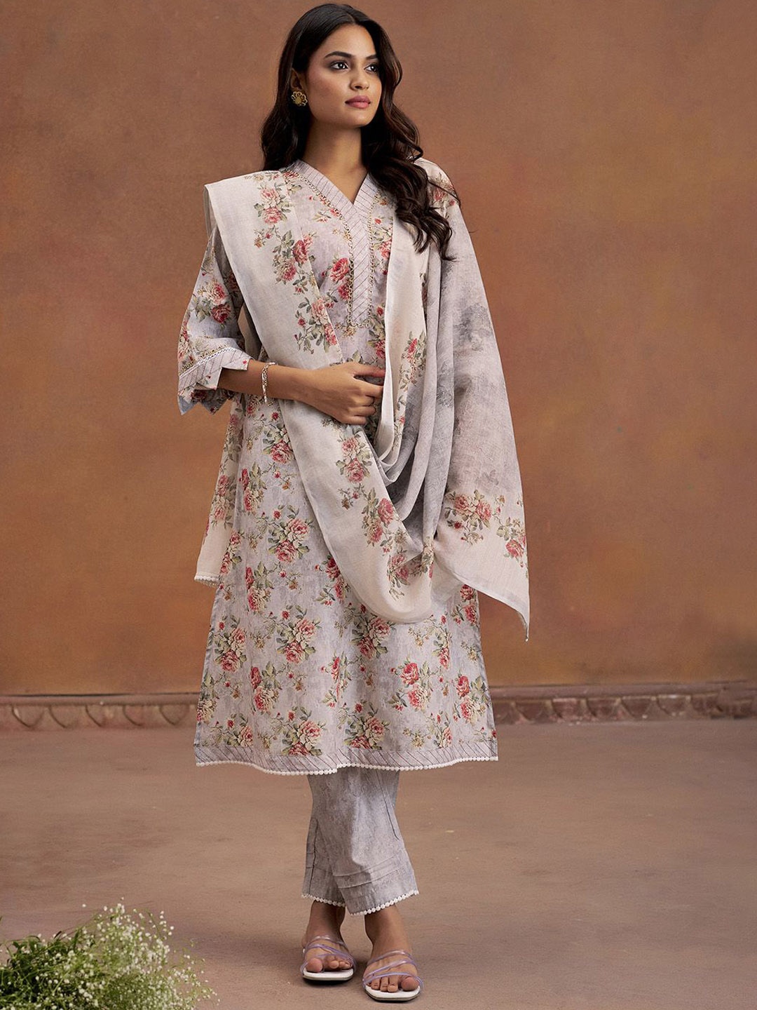 

Jaipur Kurti Embellished Floral Printed Festive Kurta Set With Dupatta, Grey