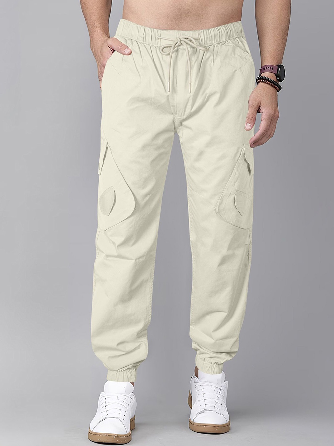 

Jb Just BLACK Men Mid-Rise Relaxed Easy Wash Joggers Trousers, Cream