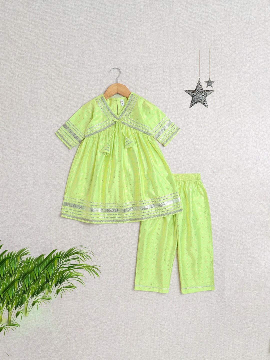 

The Magic Wand Girls Floral Woven Design Gotta Patti Chanderi Silk Kurta with Trousers, Yellow