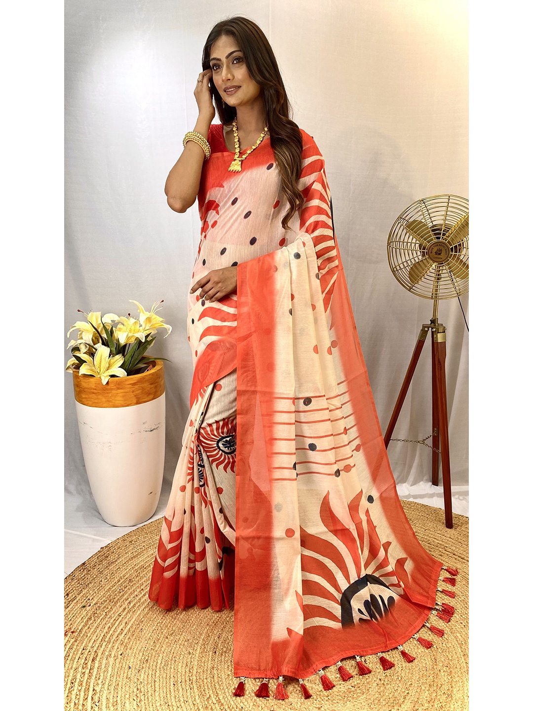 

DEVATITHI Ethnic Motifs Silk Blend Chanderi Saree, Cream