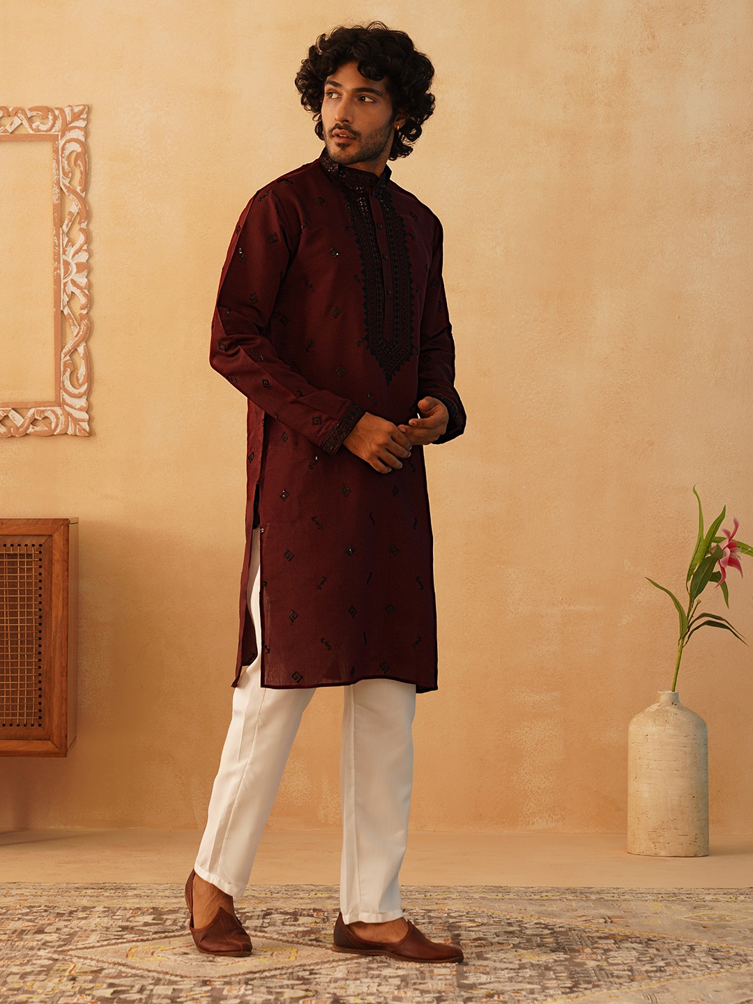 

Jompers Floral Embroidered Sequinned Mandarin Collar Kurta With Trousers, Maroon