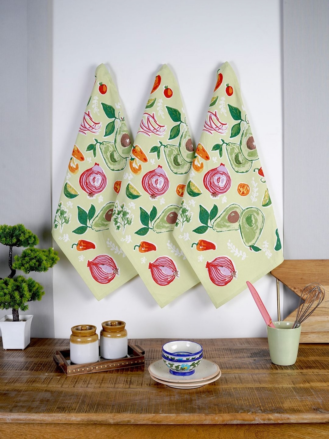 

Ratan Cart Green & Red 3 Pieces Veggies Printed Cotton Kitchen Towels