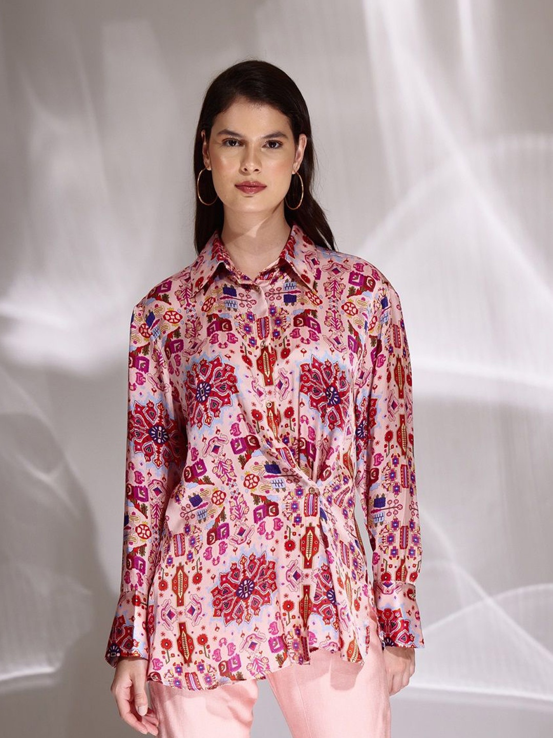 

BETRUE Women Spread Collar Abstract Printed Relaxed Fit Satin Casual Shirt, Pink