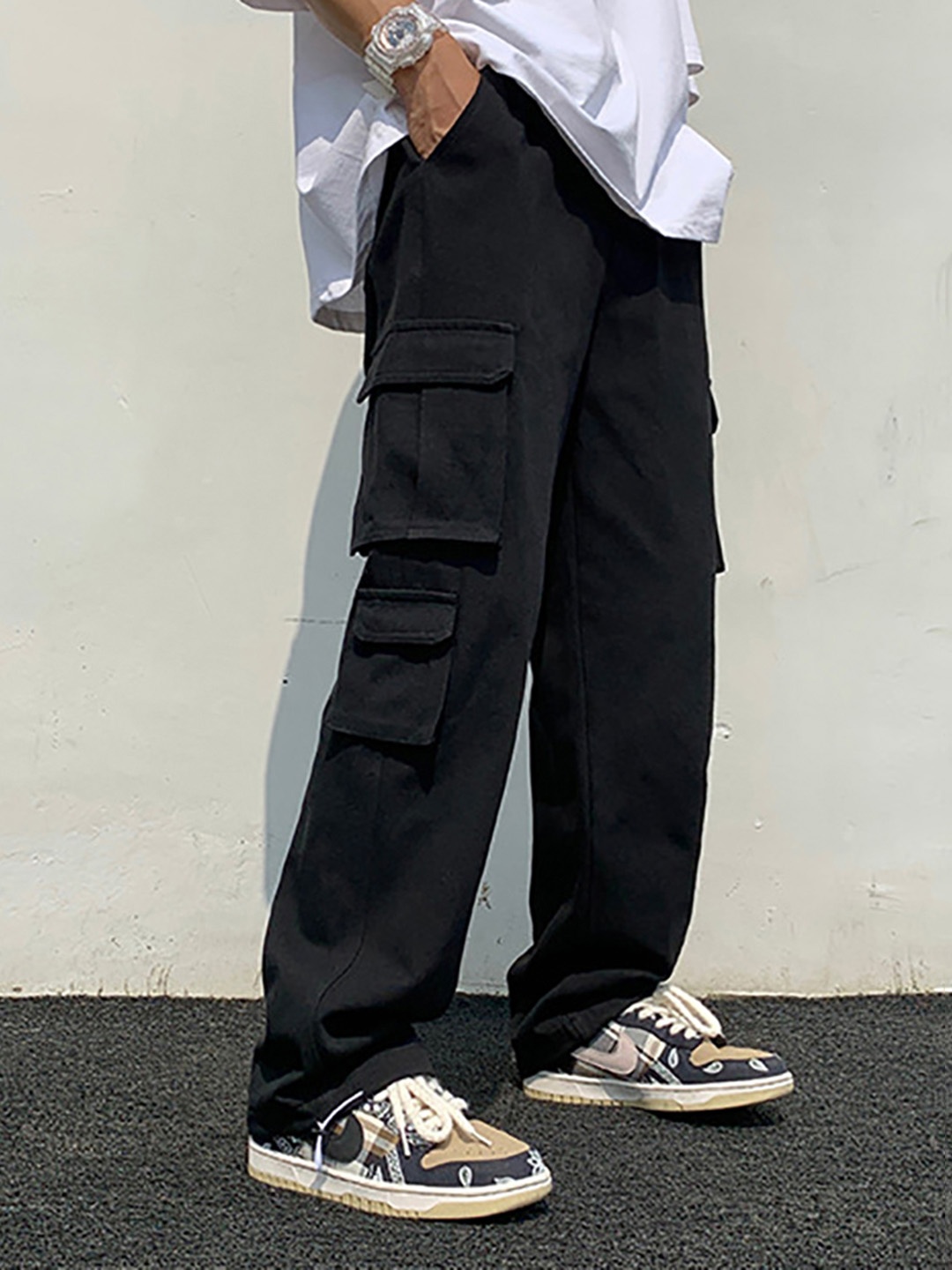 

StyleCast x Revolte Men Solid Regular Fit Cargos Trousers, Black