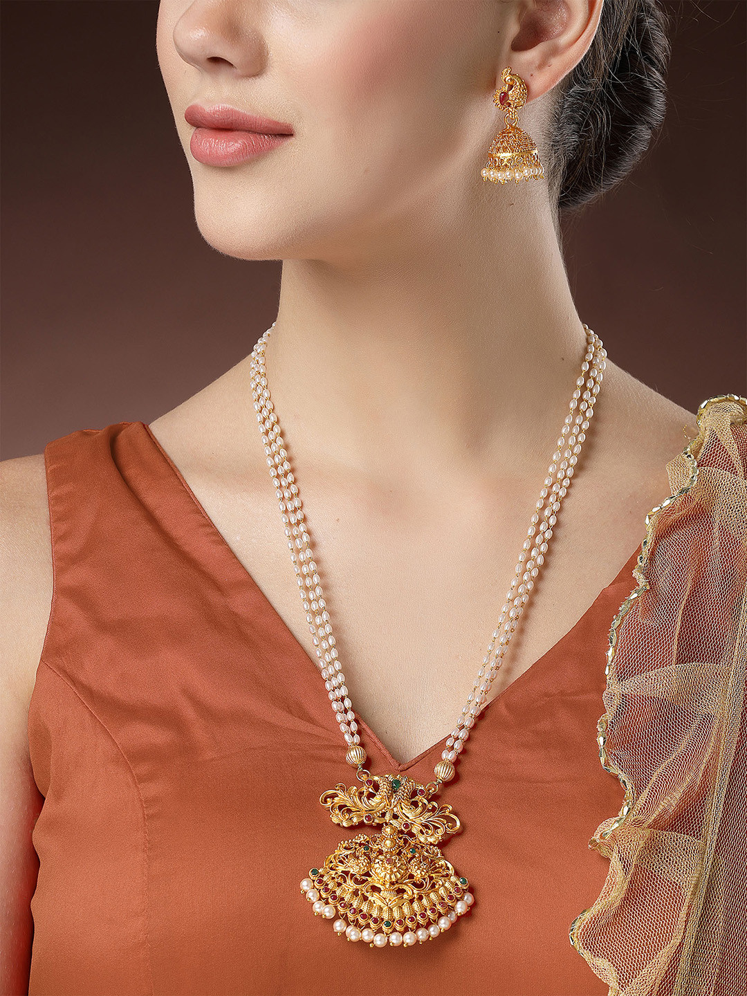 

KARATCART Gold-Plated Kundan-Stone Studded Pearls Peacock Design Temple Jewellery Set