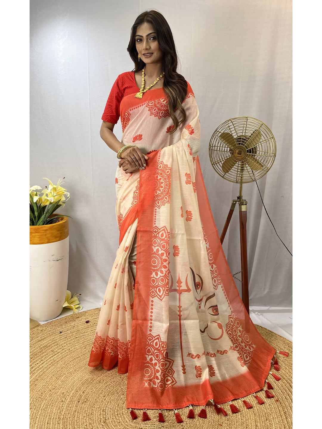 

DEVATITHI Ethnic Motifs Chanderi Saree, Cream
