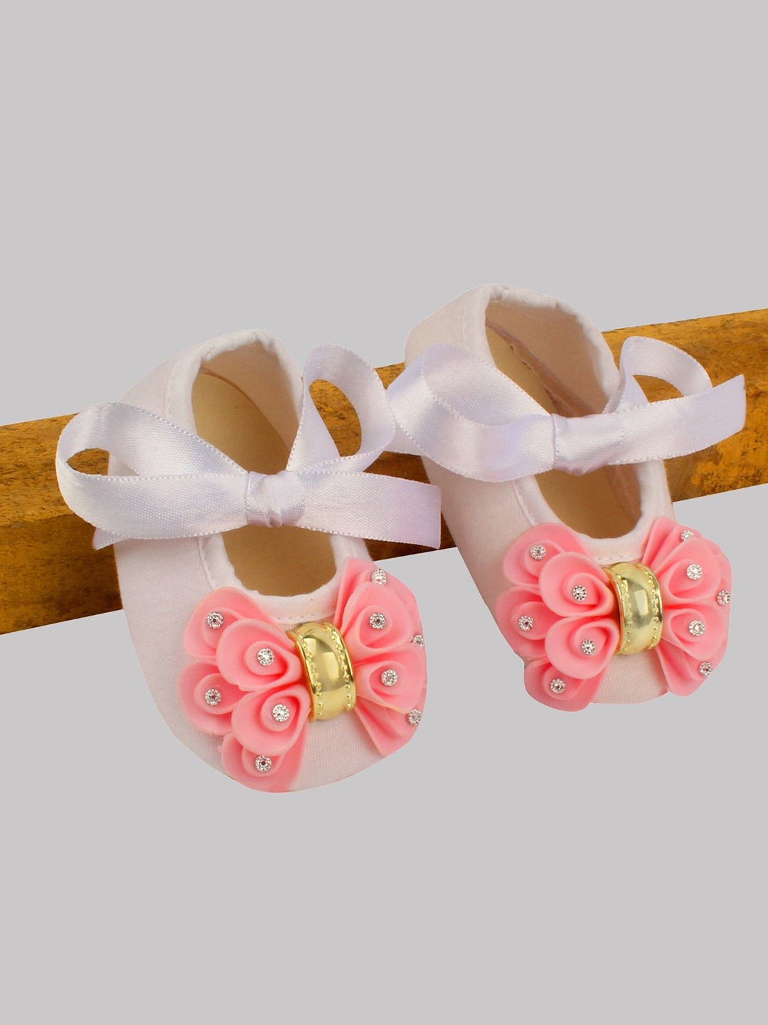 

Daizy Girls Floral Booties With Bow Details, White