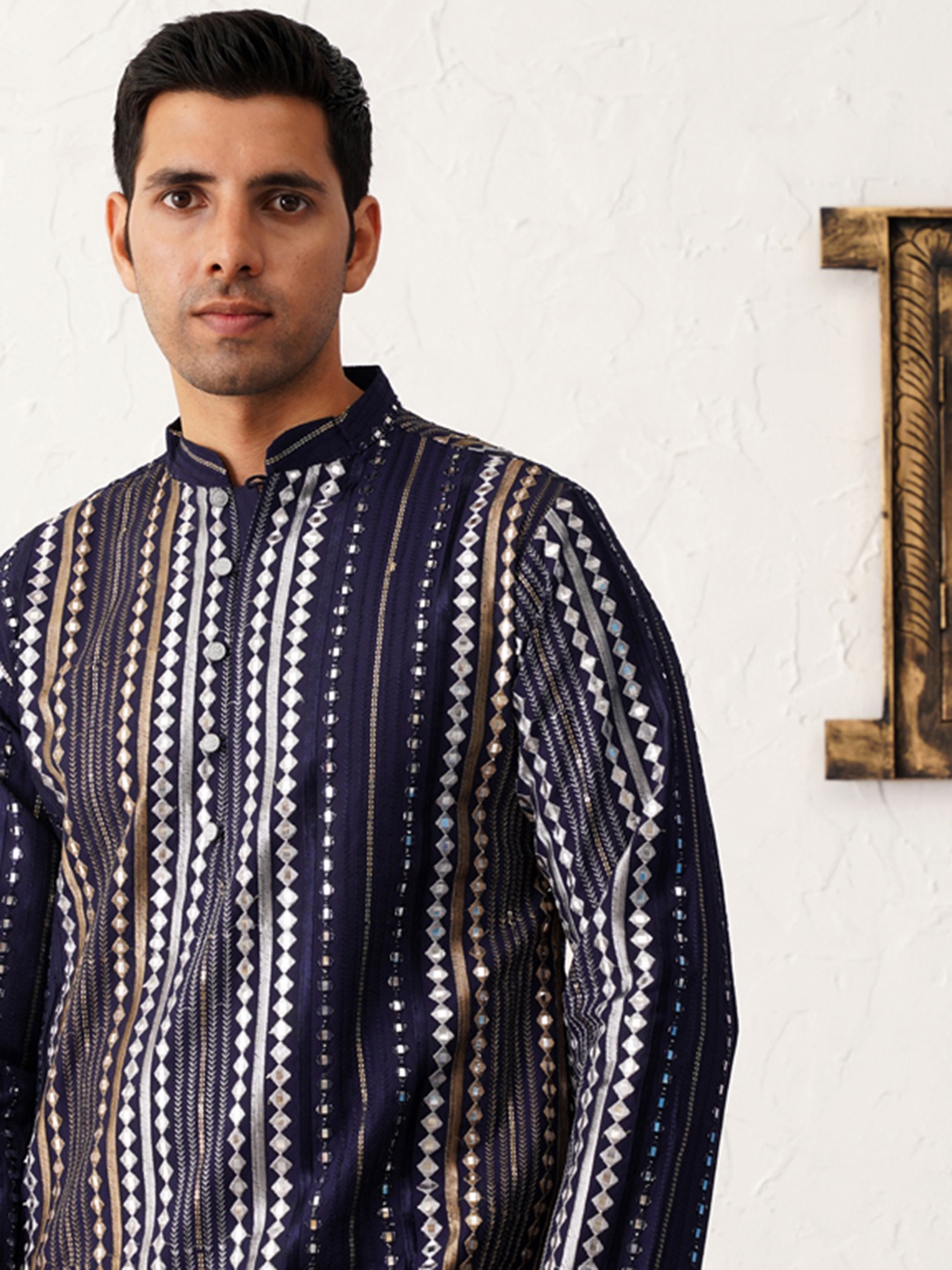 

Jompers Geometric Embroidered Mirror Work Mandarin Collar Straight Kurta, Navy blue