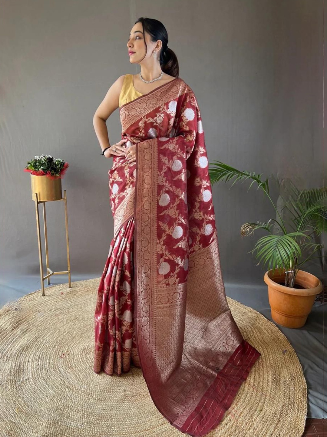 

MORLY Woven Design Zari Kanjeevaram Saree, Red