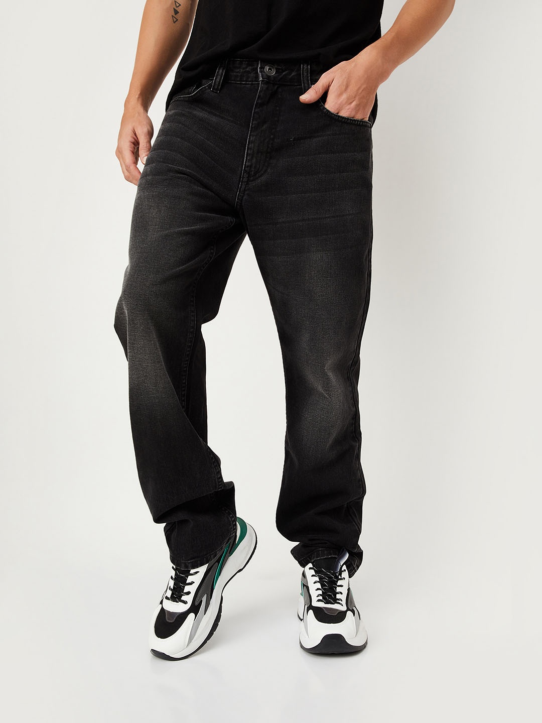 

max Men Low Light Fade pure cotton Jeans, Black