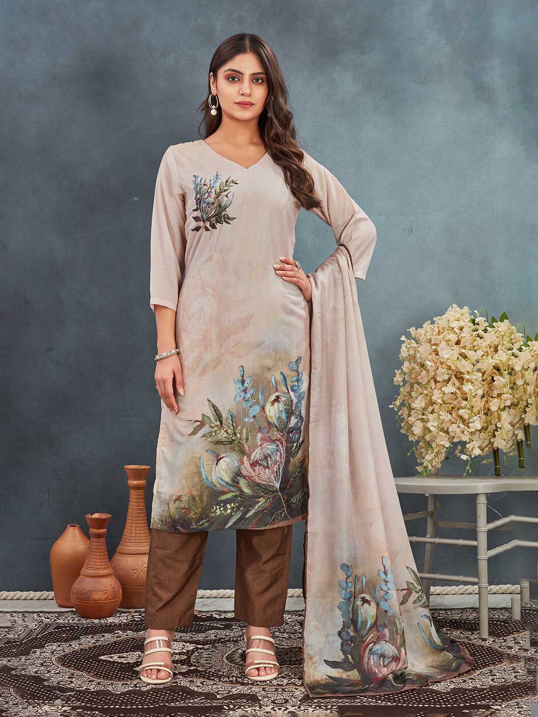 

TWINS LADY Floral Printed Three-Quarter Sleeves Regular Kurta With Trouser With Dupatta, Peach