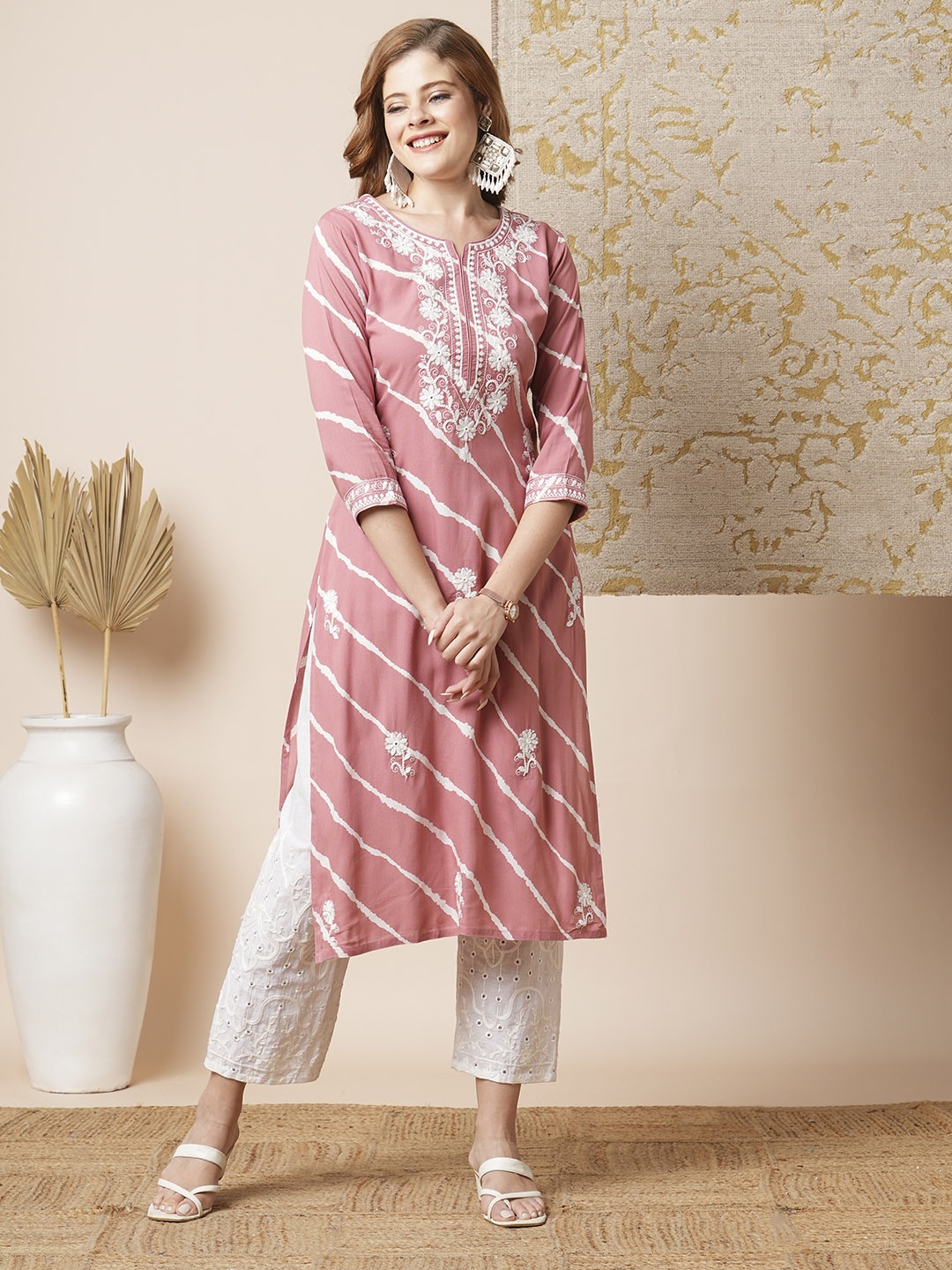 

FASHOR Women Leheriya Printed Chikankari Kurta, Rose gold