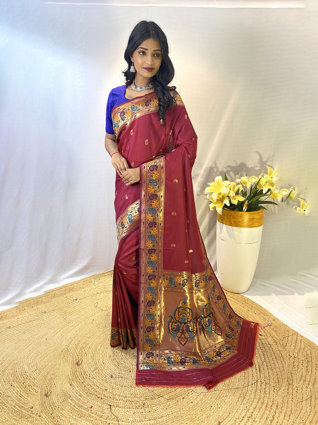 

DEVATITHI Ethnic Motifs Zari Silk Blend Paithani Saree, Maroon