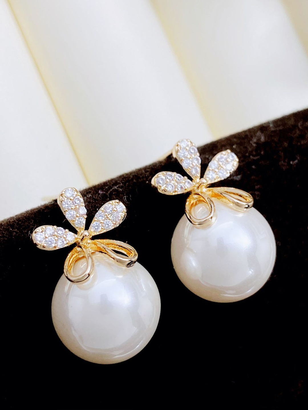 

FIMBUL Floral Studs Earrings, Gold
