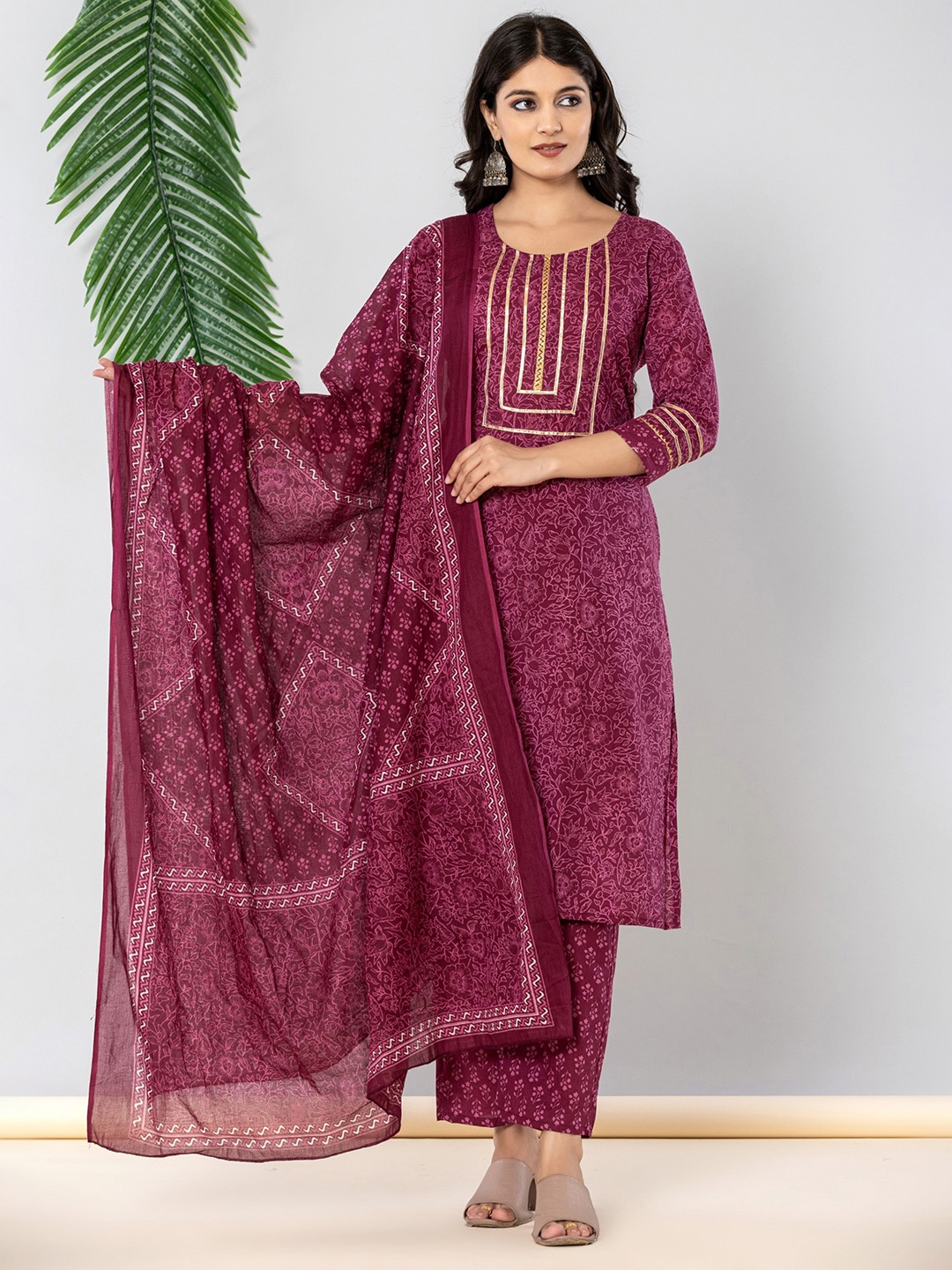 

JAIPURI BUNAAI Floral Printed Gotta Patti Pure Cotton Kurta With Trouser & Dupatta, Purple