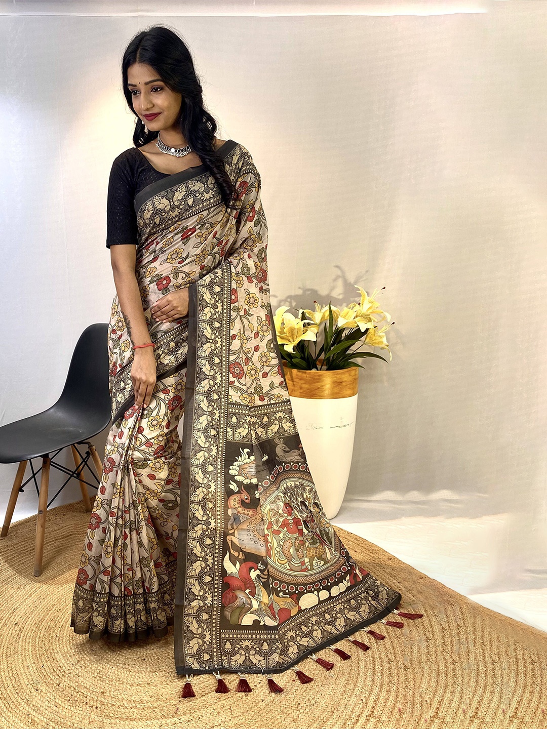 

DEVATITHI Woven Design Kalamkari Saree, Grey