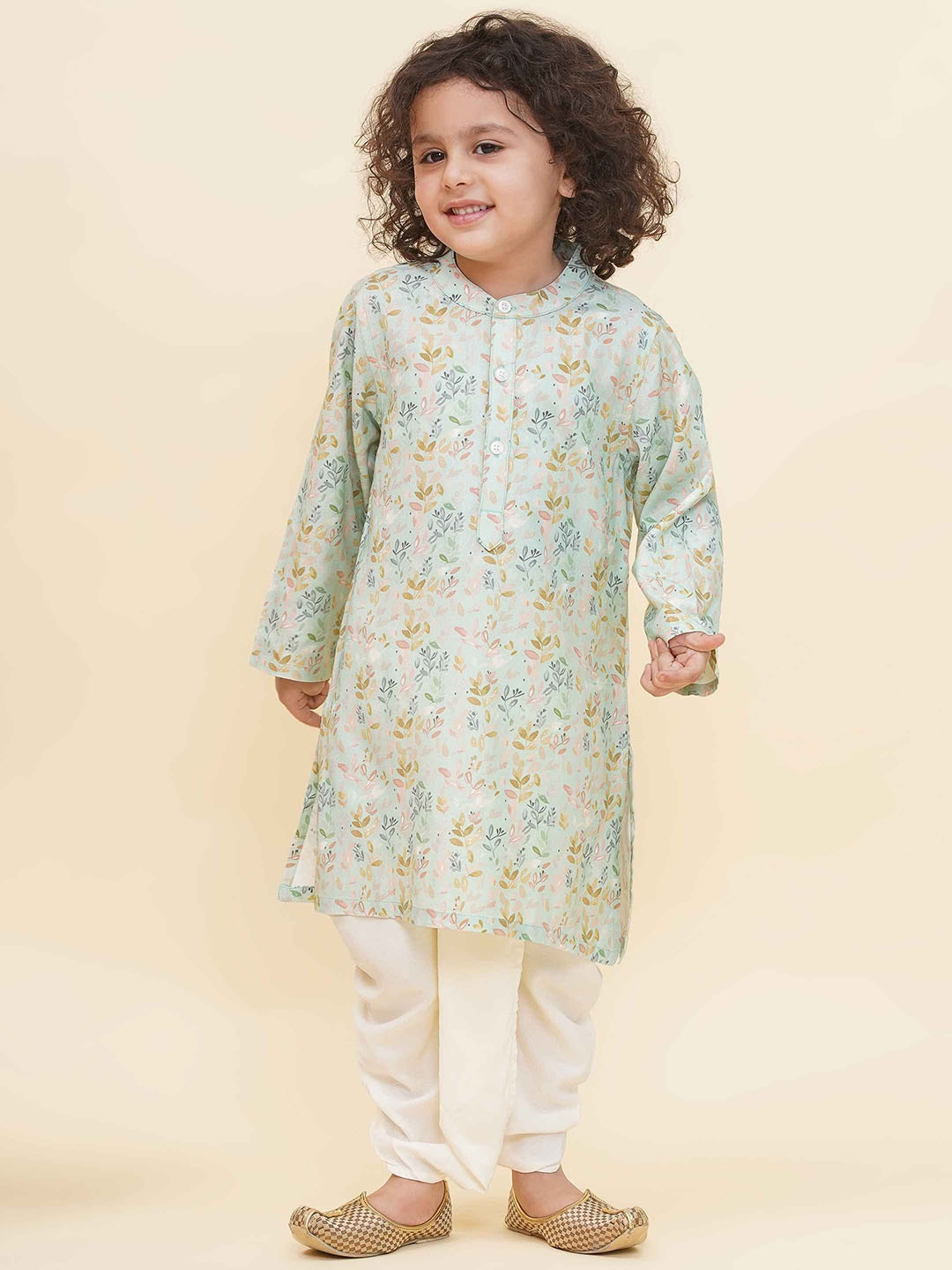 

Sethukrishna Boys Floral Printed Mandarin Collar Straight Kurta With Pyjamas, Green