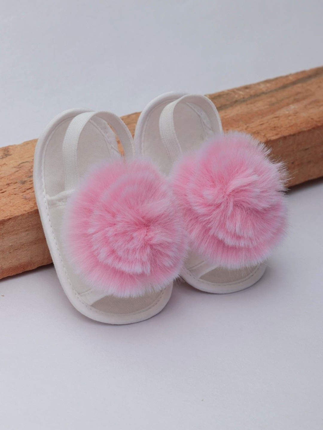 

Daizy Girls Casual Booties, White