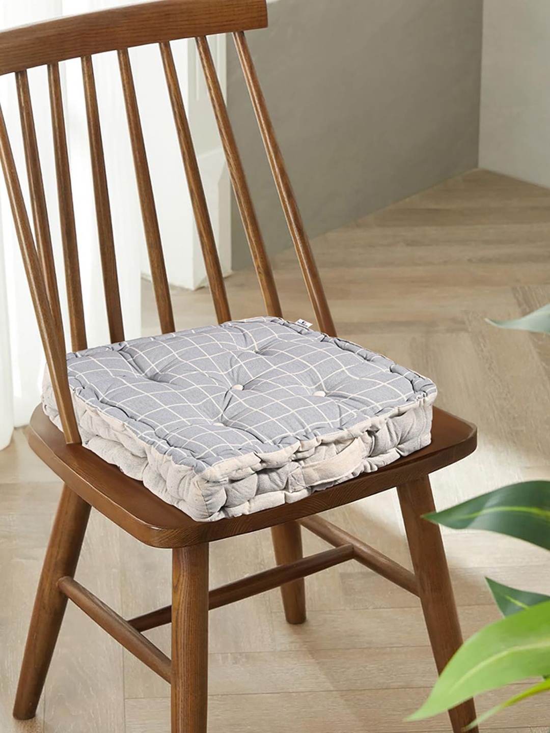 

Kuber Industries Grey & Maroon 6 Pieces Striped Cotton Chair Pads