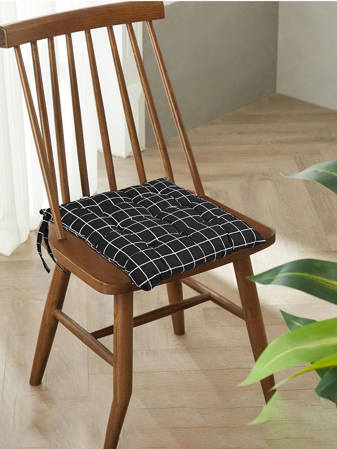 

Kuber Industries Black & Maroon 4 Pieces Checked Cotton Chair Pads