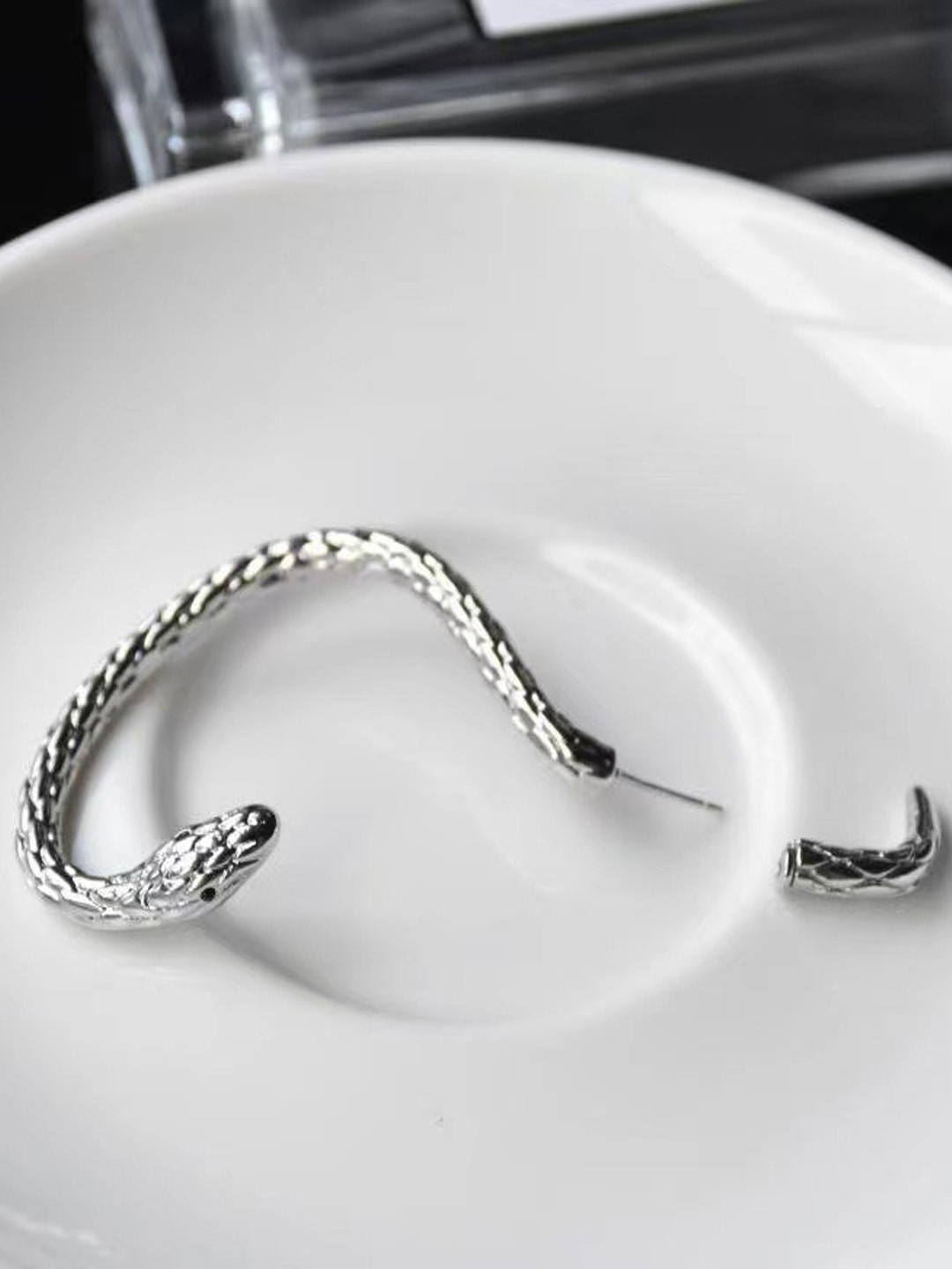 

FIMBUL Silver Plated Snake Shaped Ear Cuff Earrings