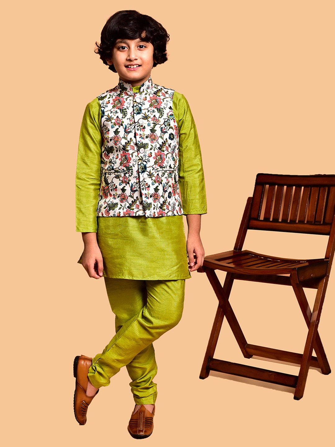 

PRINTCULTR Boys Floral Printed Straight Kurta with Pyjamas, Lime green