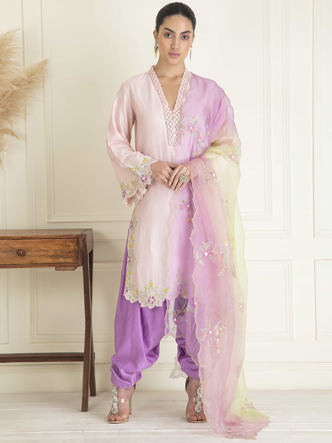 

PRIYANKA JAIN Floral Embroidered Regular Pure Cotton Kurta With Patiala With Dupatta, Pink