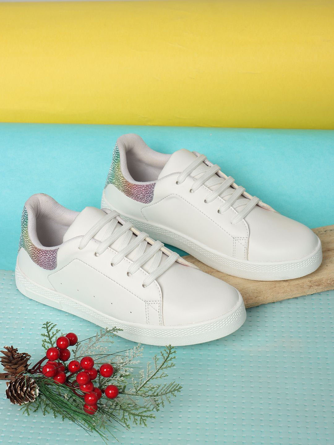 

The Roadster Lifestyle Co Women White Casual Sneakers