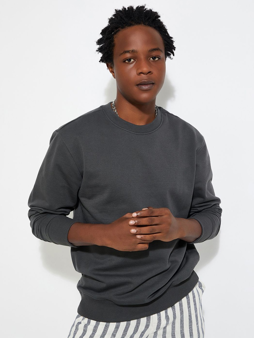 

Max Urb_N Men Solid Sweatshirt, Grey