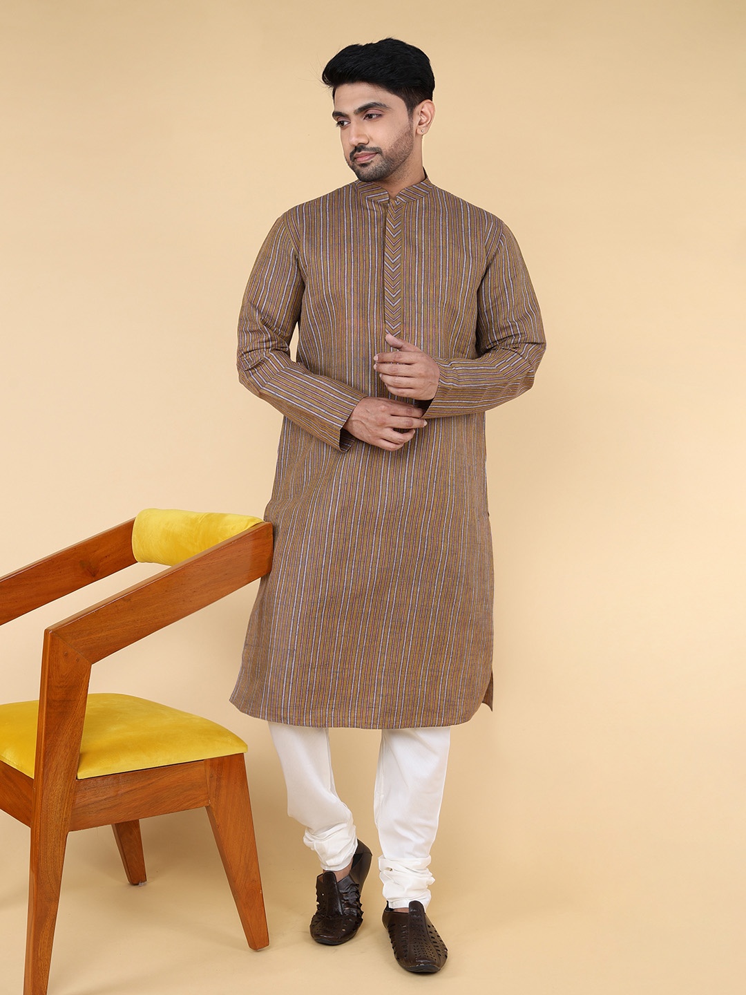 

ZOIS Striped Khadi Cotton Mandarin Collar Straight Kurta, Brown