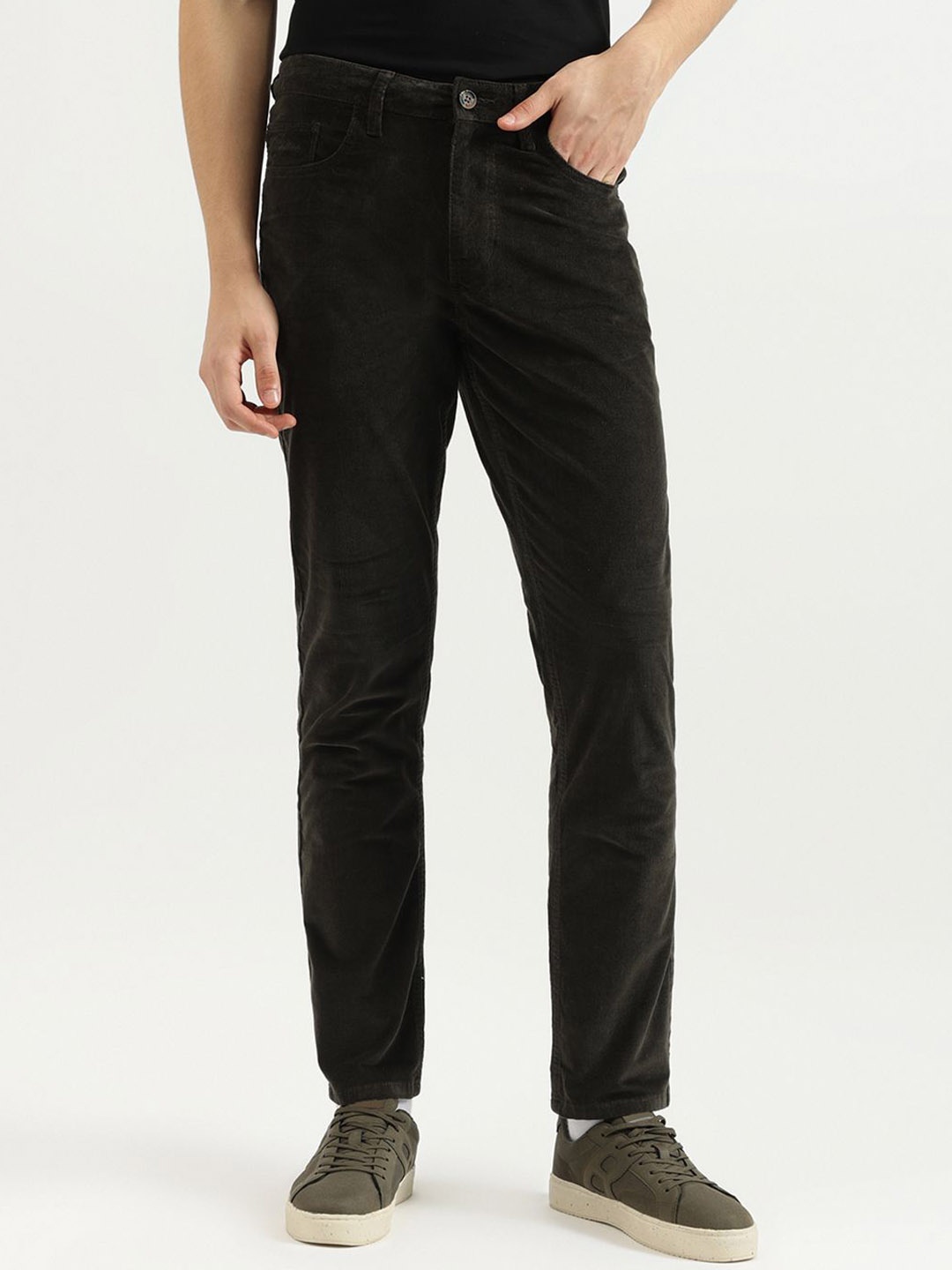 

United Colors of Benetton Men Mid-Rise Regular Fit Trousers, Black