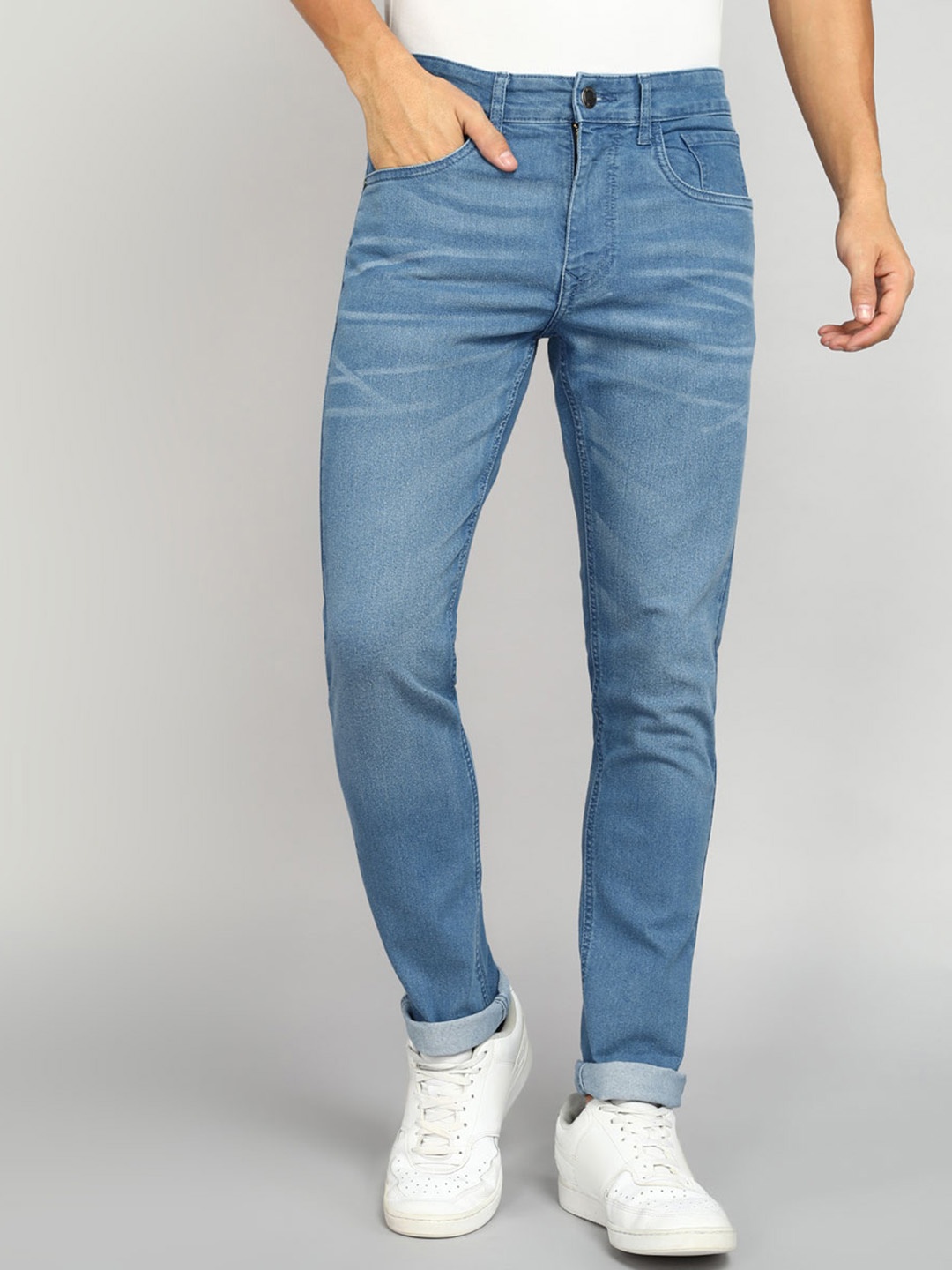

WROGN Men Solid Classic Light Fade Jeans, Blue