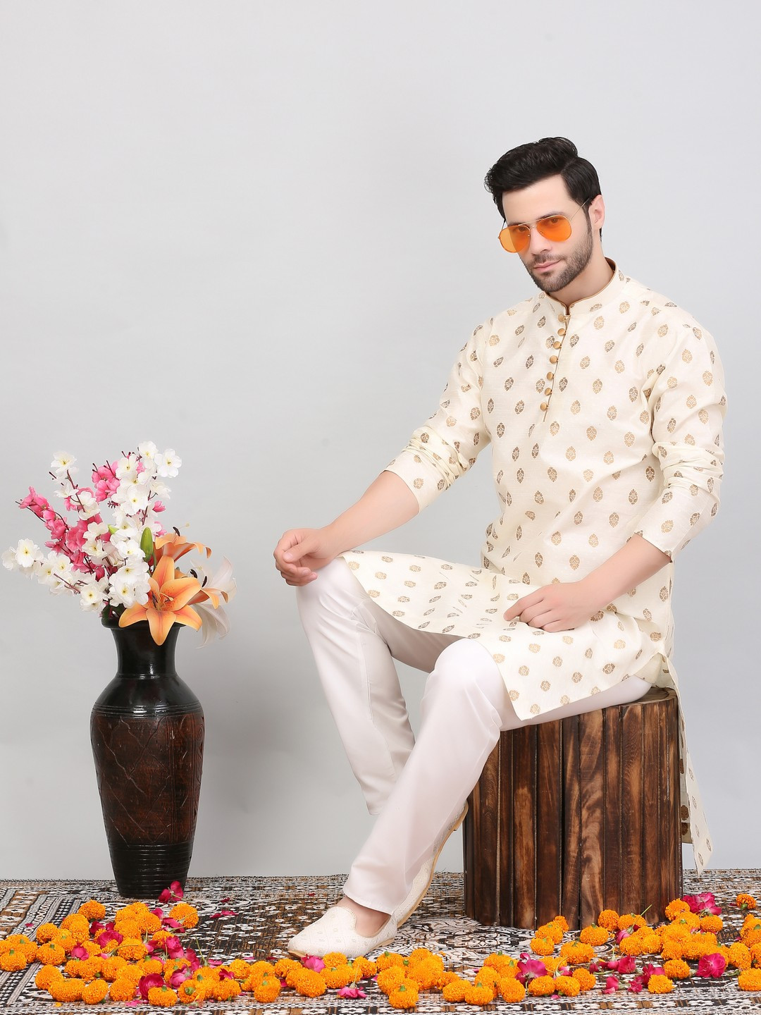 

Sydney Heights Ethnic Motifs Woven Design Mandarin Collar Kurta With Trousers, Beige