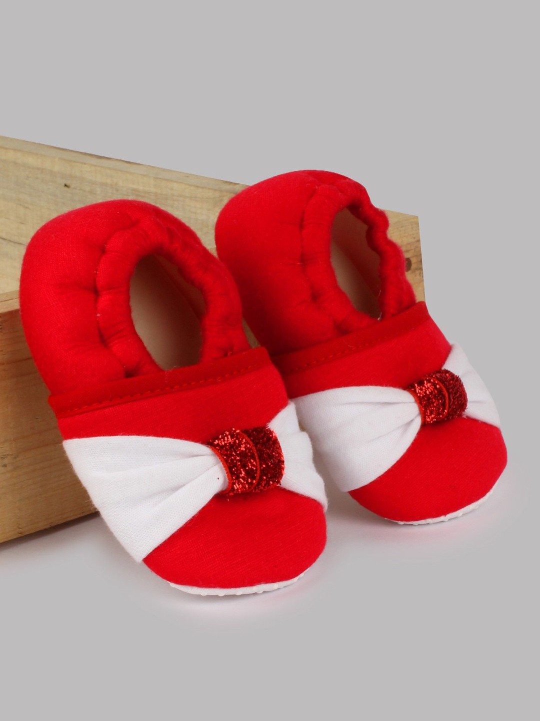 

Daizy Girls Bow Design Embellished Booties, Red