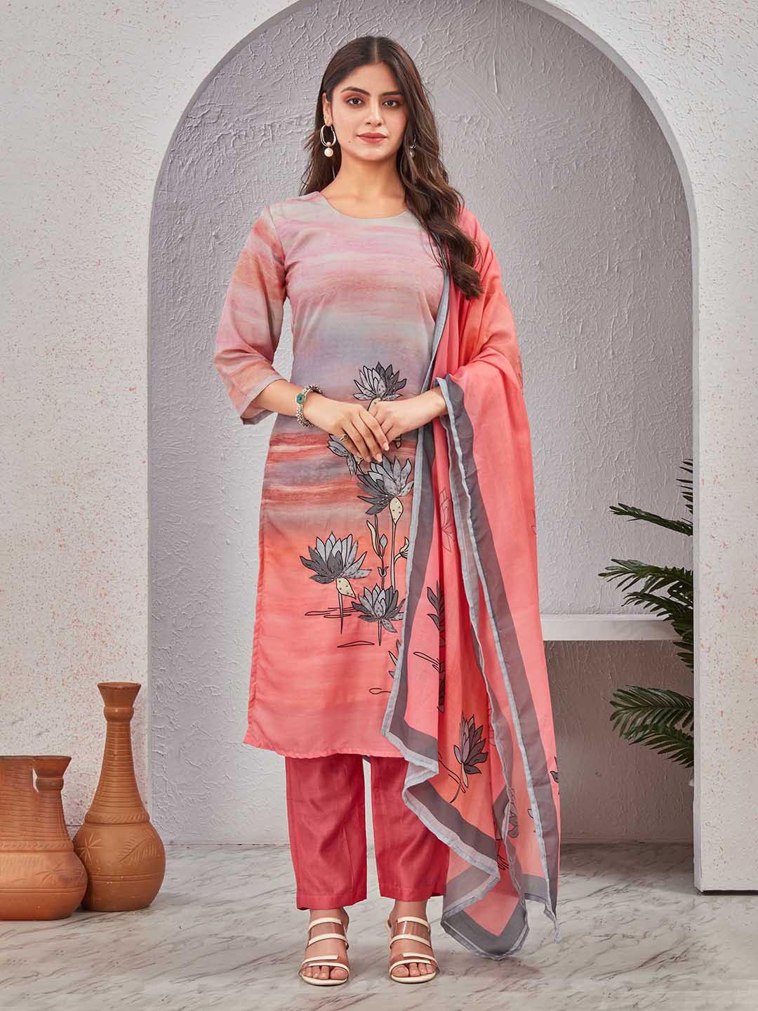 

TWINS LADY Floral Printed Round Neck Three-Quarter Sleeves Kurta & Trouser & Dupatta, Pink