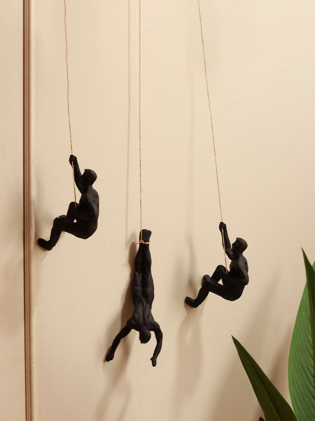 

ArteCasa Black Figurine Showpiece