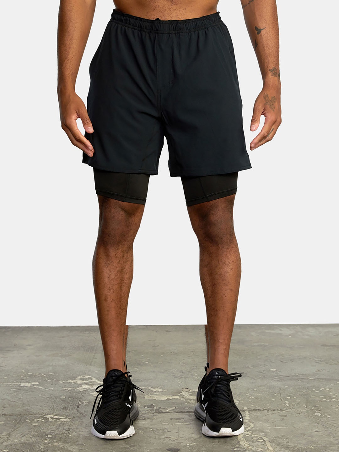 

StyleCast x Revolte Men Solid Shorts, Black