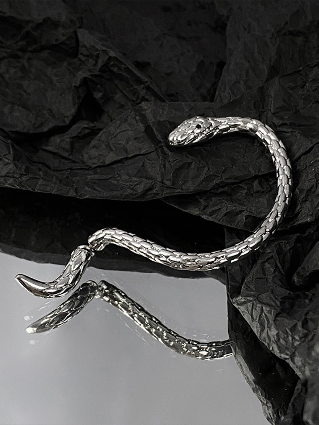 

FIMBUL Silver Plated Snake Shaped Ear Cuff Earrings