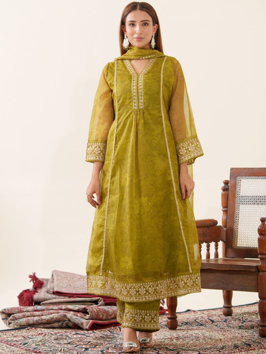 

House of Pataudi Ethnic Motif Woven Design Sequinned Straight Kurta With Trouser & Dupatta, Green