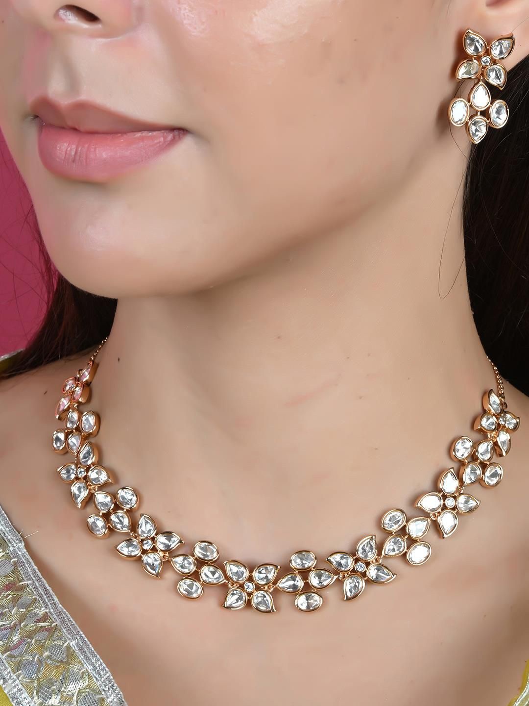 

RATNAVALI JEWELS Gold-Plated Kundan-Studded Jewellery Set