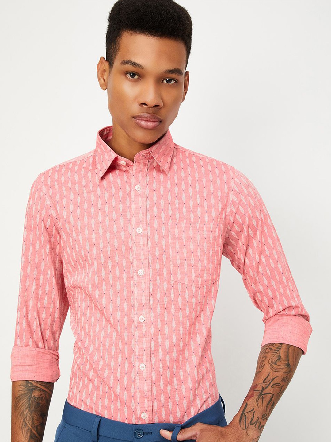 

max Men Spread Collar Geometric Printed Cotton Casual Shirt, Pink