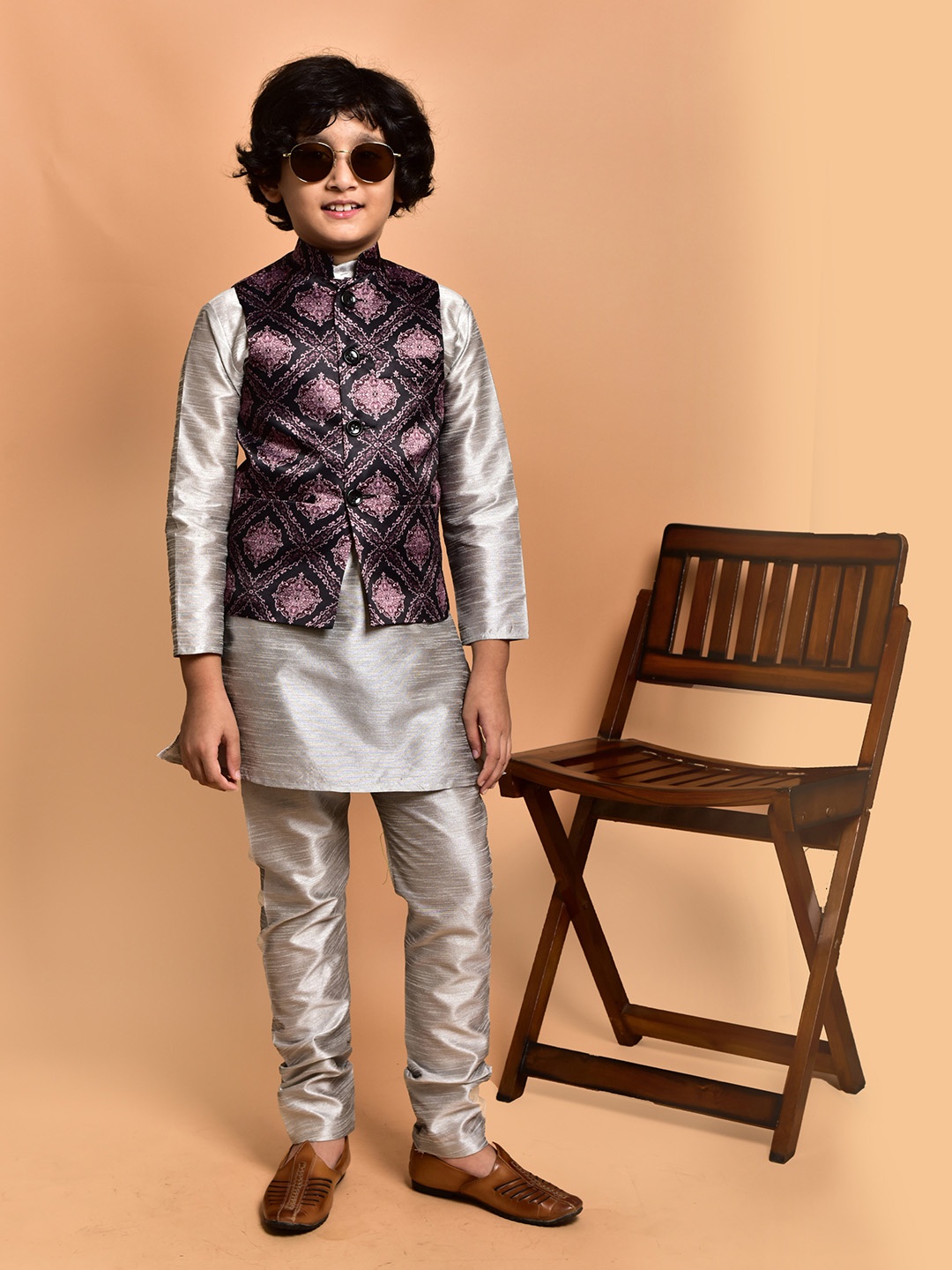 

PRINTCULTR Boys Band Collar Three-Quarter Sleeves Regular Kurta & Churidar & Nehru Jacket, Silver