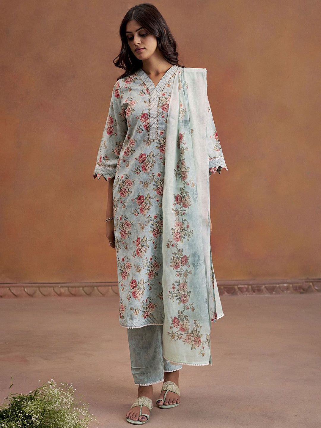 

Jaipur Kurti Embellished Floral Printed Festive Kurta Set With Dupatta, Green
