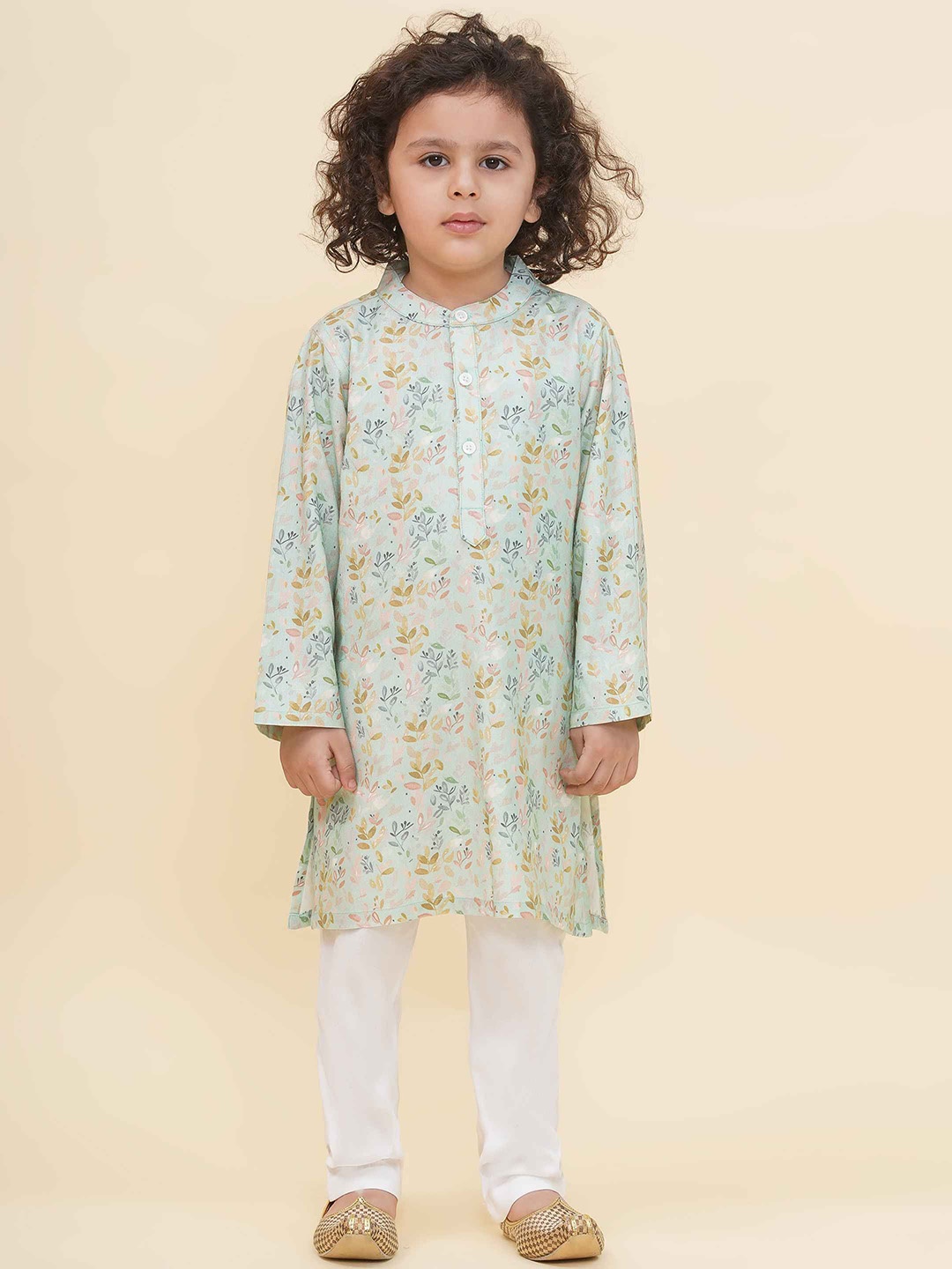 

Sethukrishna Boys Floral Printed Mandarin Collar Straight Kurta With Pyjamas, Green