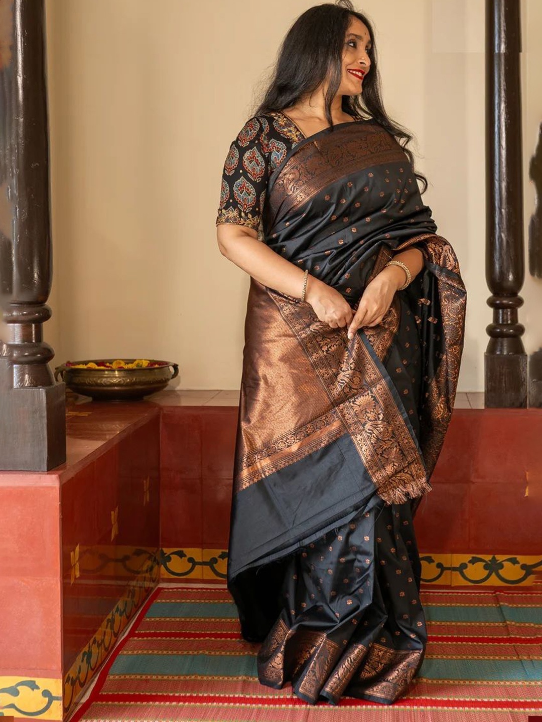 

MORLY Woven Design Zari Silk Blend Kanjeevaram Saree, Black