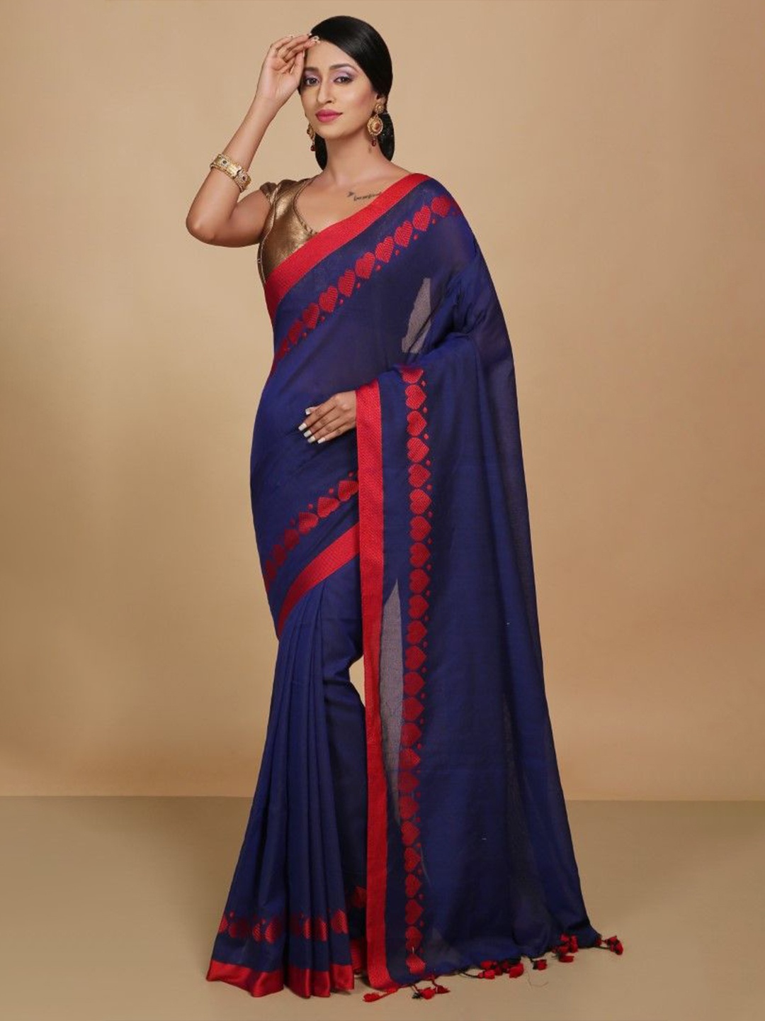 

BENGAL HANDLOOM Solid Taant Saree, Blue