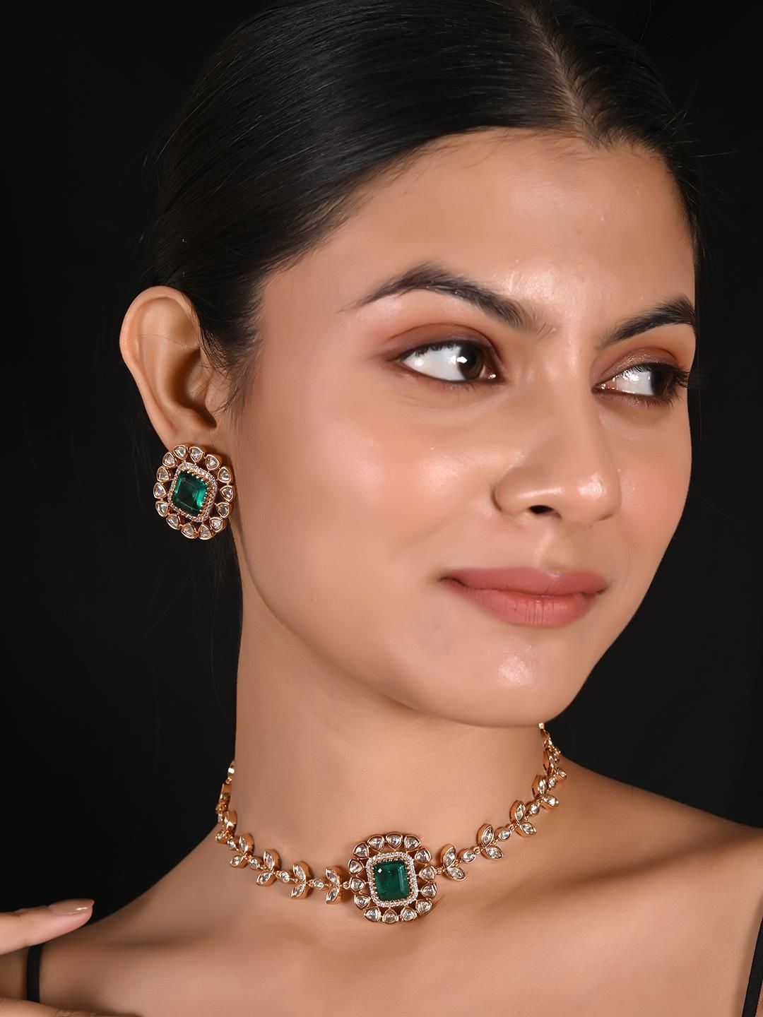 

RATNAVALI JEWELS Gold-Plated Kundan Stone-Studded Jewellery Set