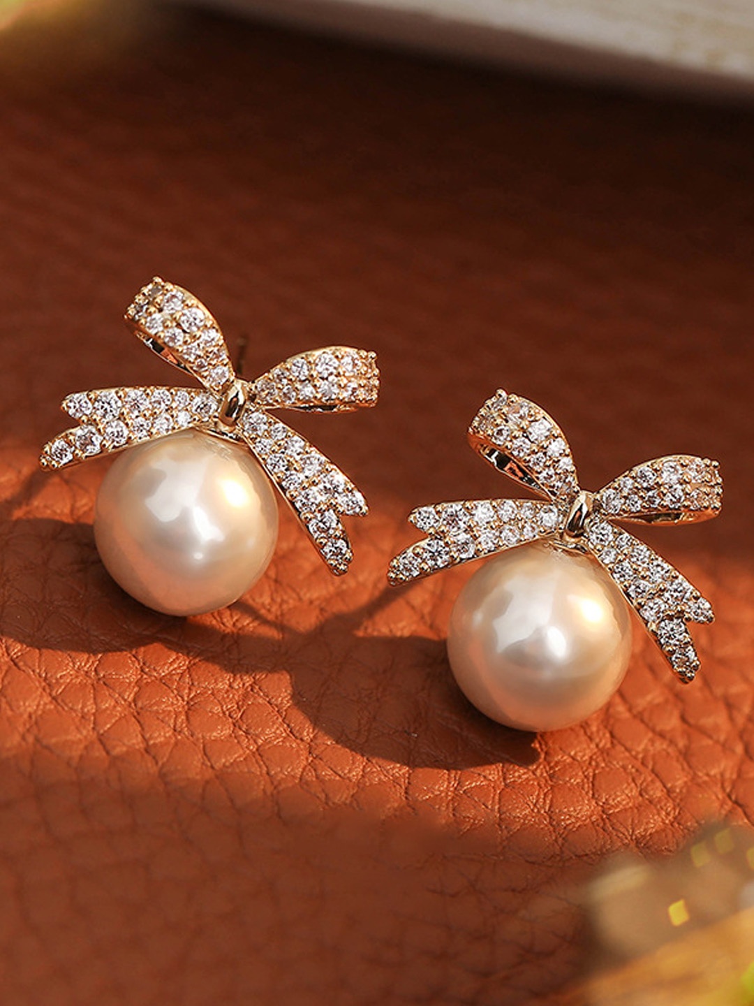 

VAGHBHATT Classic Studs Earrings, Gold