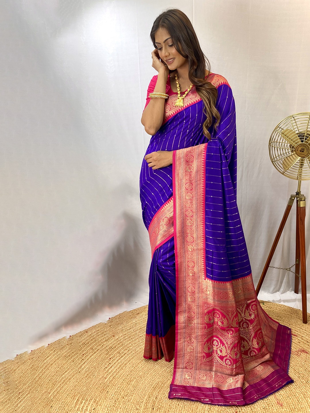 

DEVATITHI Ethnic Motifs Woven Design Zari Paithani Saree, Violet