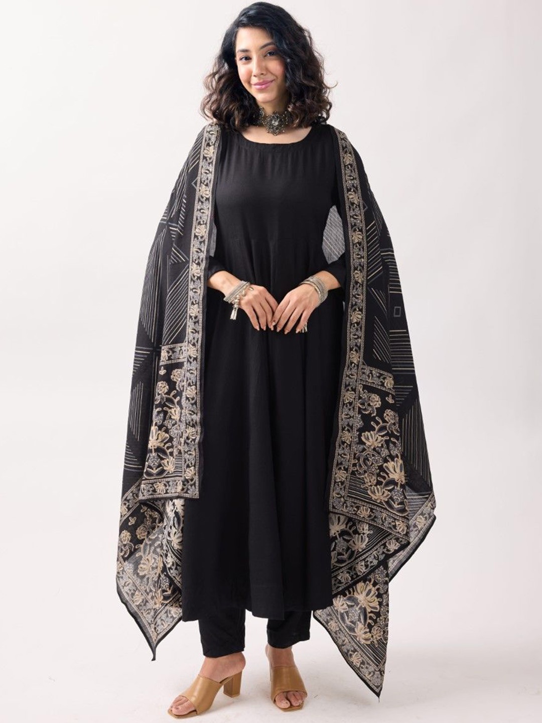 

KERI PERRY Anarkali Pure Cotton Kurta With Pant & Embroidered Dupatta, Black